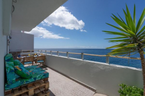 Frontline: 2 bedrooms, incredible views with large terrace